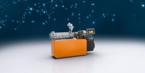 Ein COMPEO LAB Compounder, platziert in der BUSS Welt. Der kleinste Laboratory Ko-Kneter, das Compounder-Modell für Laboranwendungen.