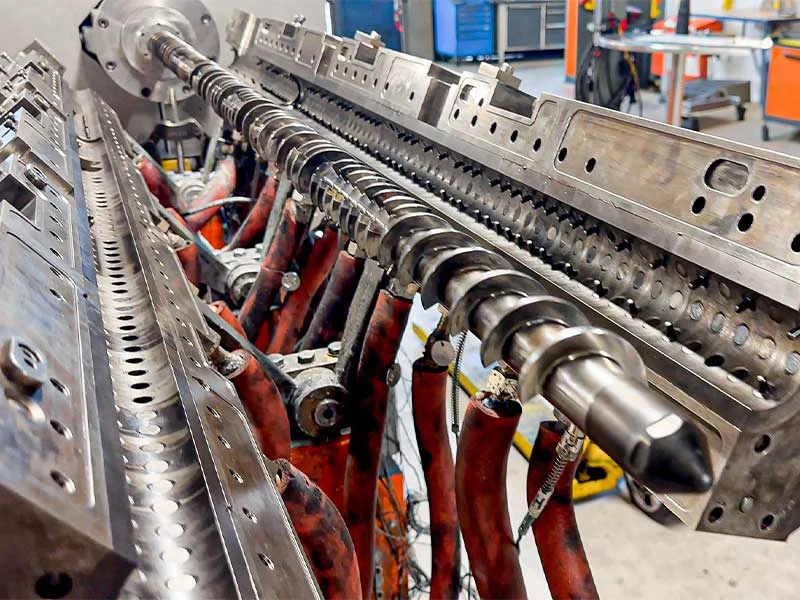 The processing chamber of a COMPEO 55 compounder, which operates based on the patented BUSS co-kneader principle.