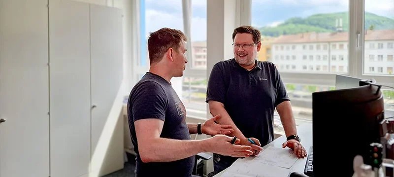 buss_kollegen-im-office_casual