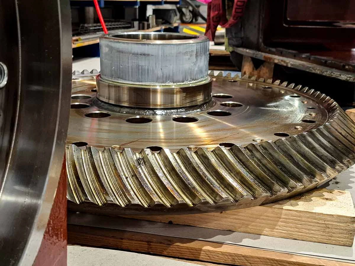 buss_webrelaunch_service_modernisierung-aufbereitung-revision-compounder-ko-kneter As part of our services, we also offer the overhaul of our BUSS Co-Kneaders and their refurbishment and modernization. The image shows a part of a Co-Kneader gearbox that is being overhauled at our facility in Switzerland.