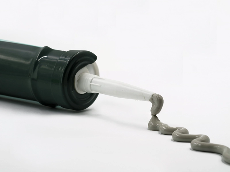 Silicone gun for sealing purposes