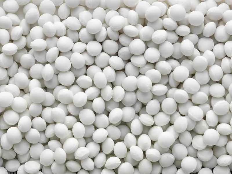 White granulate manufactured in a hot melt compounding system