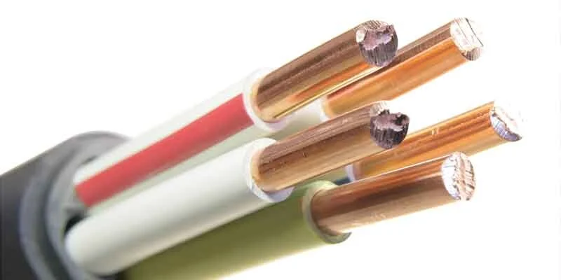 Single cable end with various cable insulation layers as an example of HFFR cable compounding