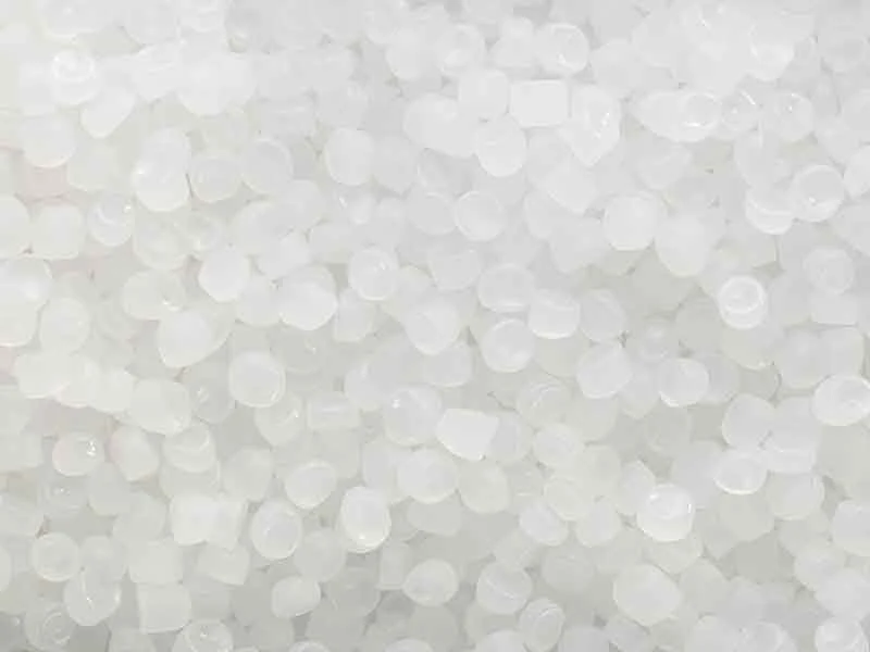 Weiße Rohmasse aus silanvernetzten Kabelcompounds hergestellt mit der BUSS Compoundier-Technologie