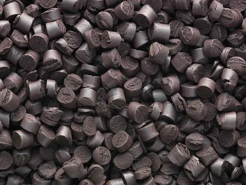 Dunkelviolettes Granulat aus gefüllten und verstärkten Thermoplasten/ Compounds, nach Aufbereitung mit BUSS Compoundier-Systemen