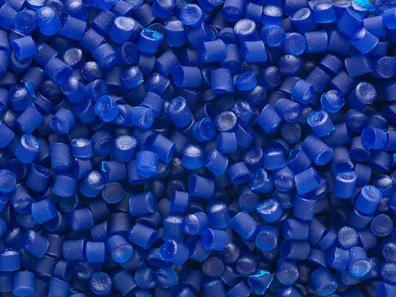 Tiefblaues Granulat nach PVC-P Compoundierung