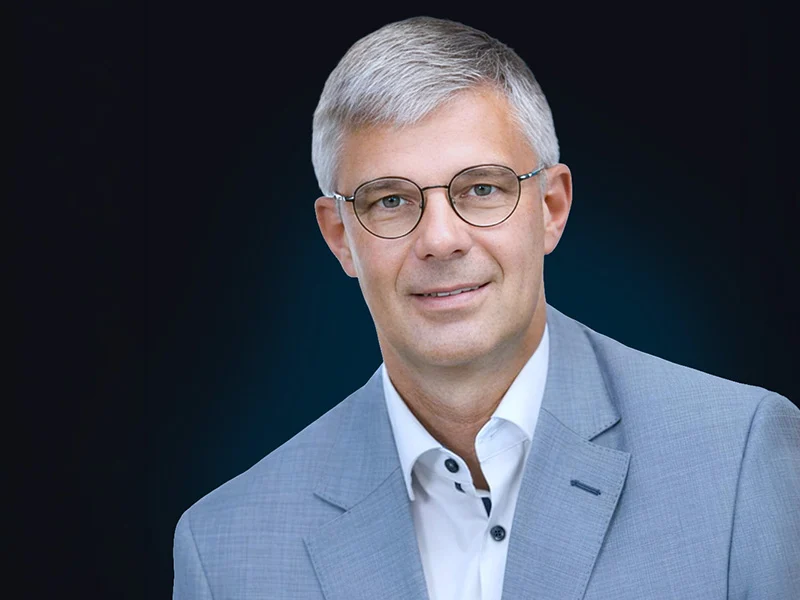 karsten-guedemann_coo-busslist-group